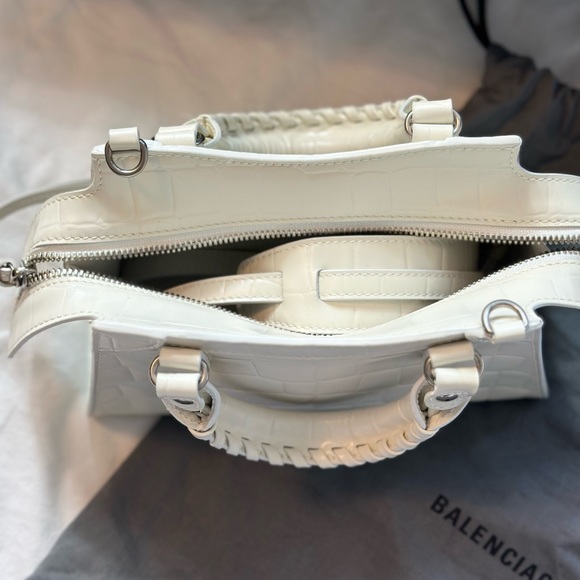 BALENCIAGA
White Croc Super Nano Neo Classic Bag ( brand new ) - Picture 5 of 10